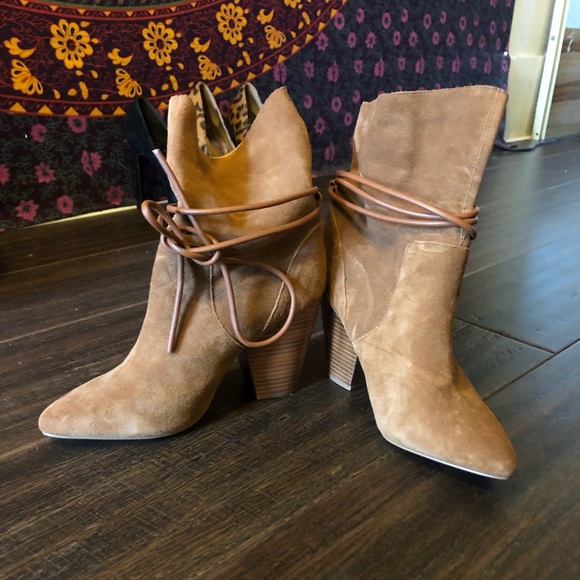 Never worn - Picture 1 of 3